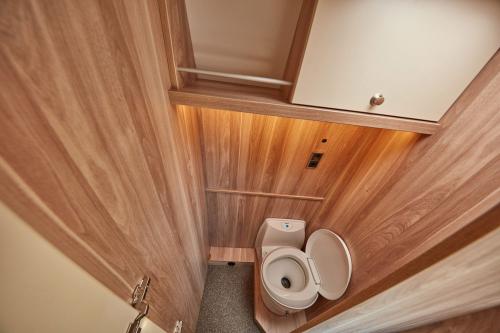 Roy-all_Buscampers-Type 5 toilet